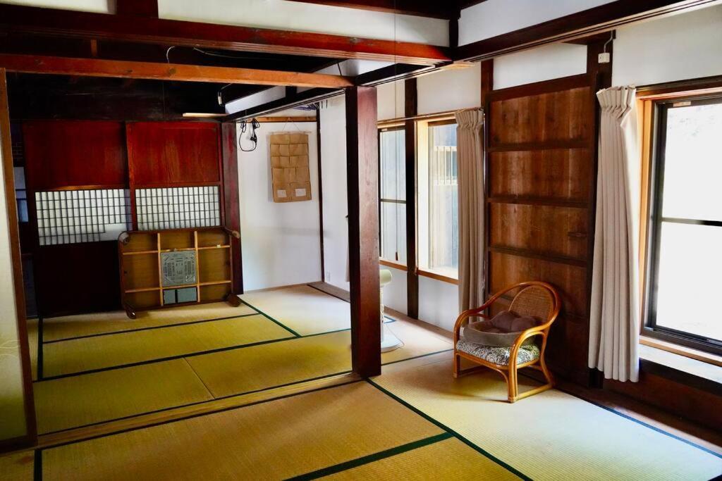 佐渡島に残る築130年の伝統的な古民家｜東夢 Sado Exterior foto