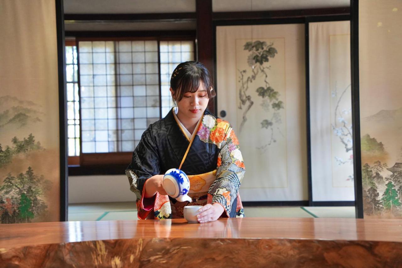 佐渡島に残る築130年の伝統的な古民家｜東夢 Sado Exterior foto